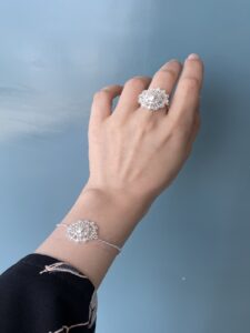 اسوار مع خاتم لمياء