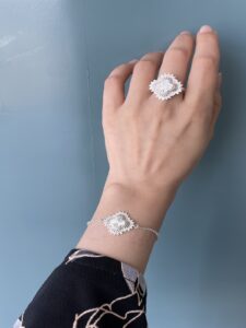 اسوار مع خاتم لطيفة